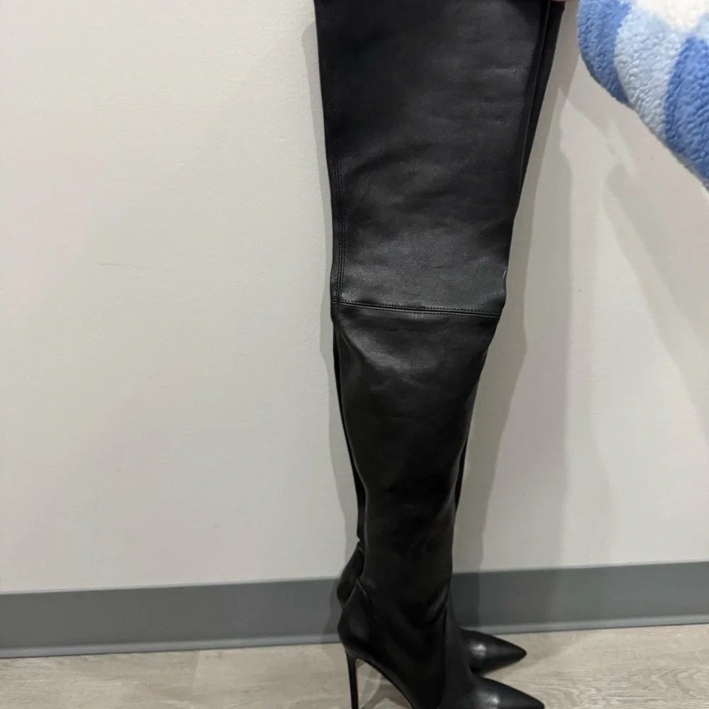 Stuart Weitzman Boots Ultrastuart 100 MM Thigh High Pointed Toe in Black Leather